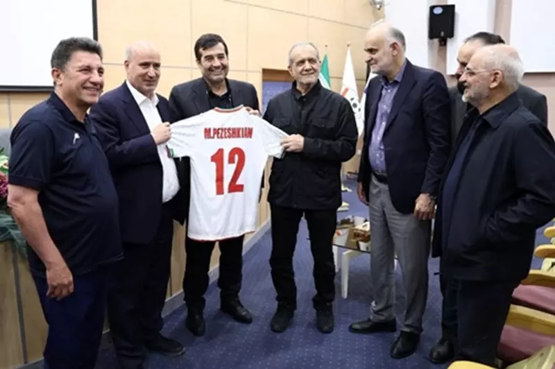 منافس مصر.. الرئيس الإيراني يزور معسكر المنتخب قبل المونديال 